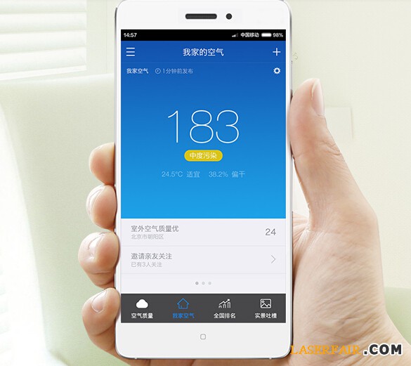 近來(lái)，360也推出了自己的空氣檢測(cè)設(shè)備，通過(guò)激光的方式檢測(cè)PM2.5顆粒。據(jù)悉極光可分辨比PM2.5小8倍的微小粒子，幫你看見(jiàn)霧霾，而普通凈化器所用的紅外光傳感器只能分辨比PM2.5大4倍以上的沙塵（PM10）。而這款設(shè)備采用激光器、300納米精度，獨(dú)有顆粒技術(shù)算法和標(biāo)定工藝，將萬(wàn)元工業(yè)檢測(cè)設(shè)備的原理專為民用。