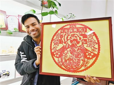 西工大一印度留學生愛上中國剪紙 用激光切割來創(chuàng)新 西工大一印度留學生愛上中國剪紙 用激光切割來創(chuàng)新