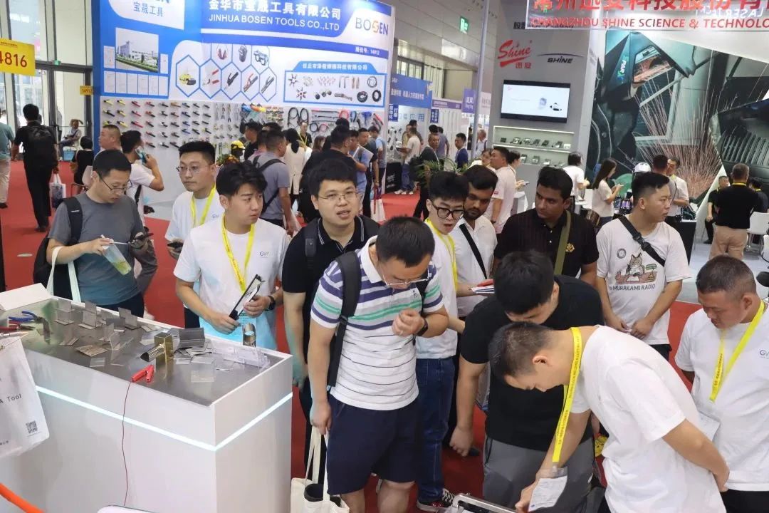 深圳埃森展掀起激光熱潮，光惠激光風(fēng)冷系列成焦點(diǎn)