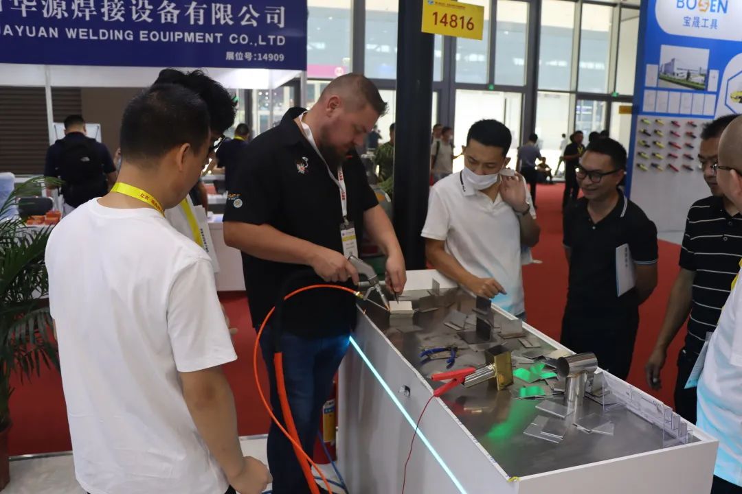 深圳埃森展掀起激光熱潮，光惠激光風(fēng)冷系列成焦點(diǎn)