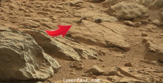 美國(guó)好奇號(hào)探測(cè)車(chē)在火星發(fā)現(xiàn)神秘金屬物