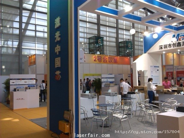 創(chuàng)業(yè)板上市公司金運(yùn)激光的激光雕塑產(chǎn)品，先用繡花技術(shù)弄好再根據(jù)激光打印出來(lái)的，主要用于婚紗和高檔服飾。
