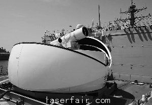 安裝在“杜威”號導(dǎo)彈驅(qū)逐艦上的激光武器系統(tǒng)。