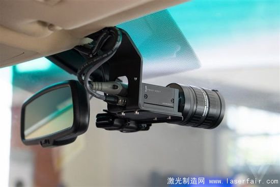 谷歌無(wú)人駕駛汽車(chē)的“十八般”武器